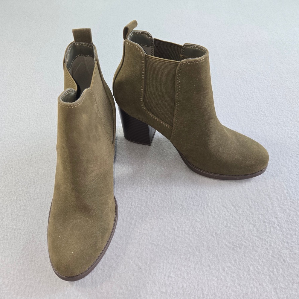 Soda Chelsea Ankle Boots Women 7.5 Olive Green Faux Suede Block Heel Bootie